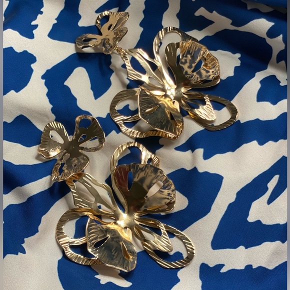 Golden Butterfly Earrings ✨ - Picture 3 of 8